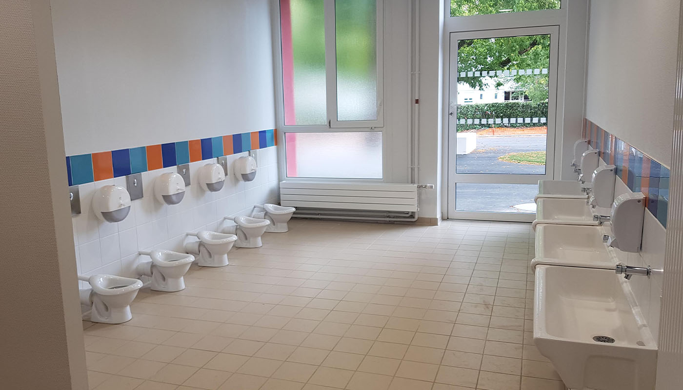 Travaux toilette sanitaire école poitiers